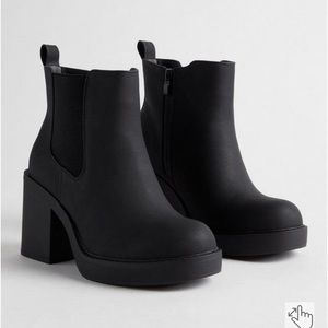 Torrid Black Platform Boots Womens Size 9.5W NWT